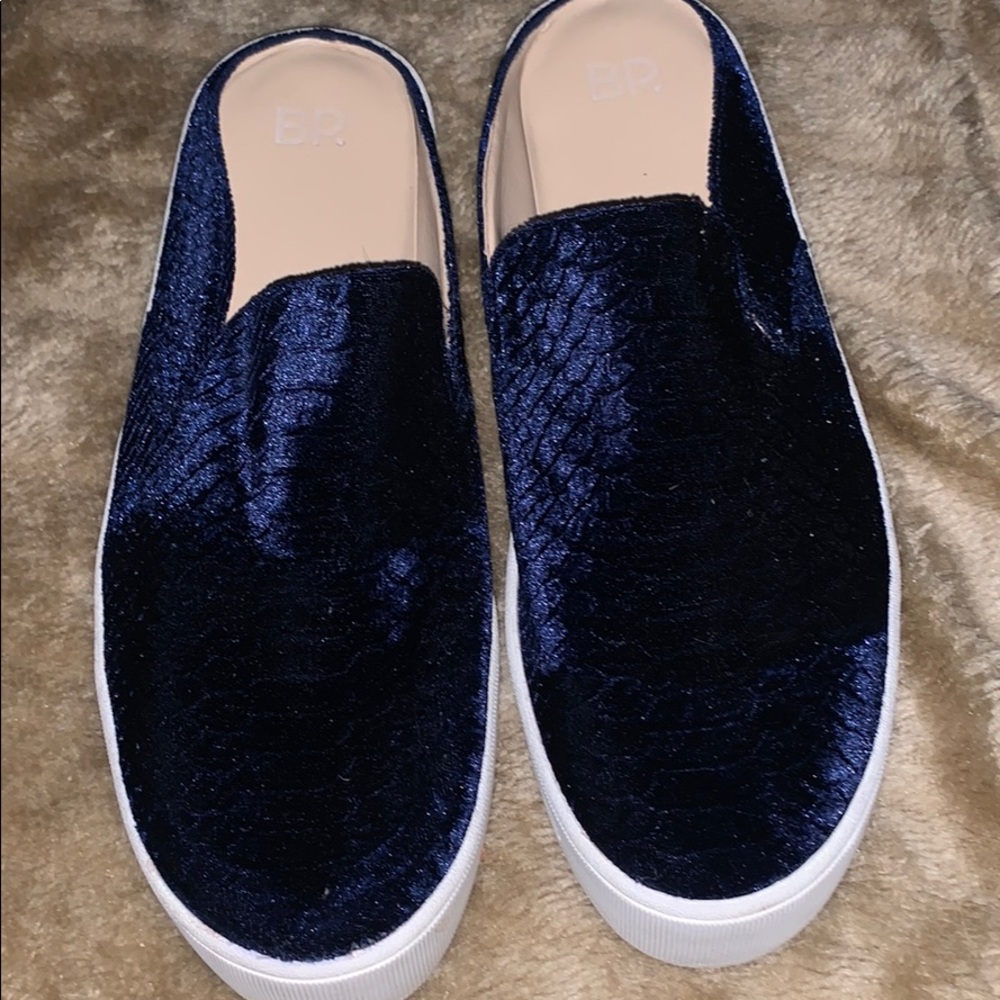 Women’s B.P. Navy Blue Velour Mule Sneakers Sz 9